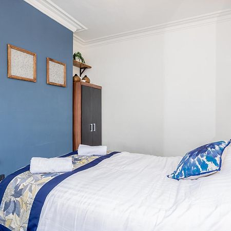 Coronation House By Yourstays - 3 Bedroom House In Newcastle-Under-Lyme Stoke-on-Trent Buitenkant foto