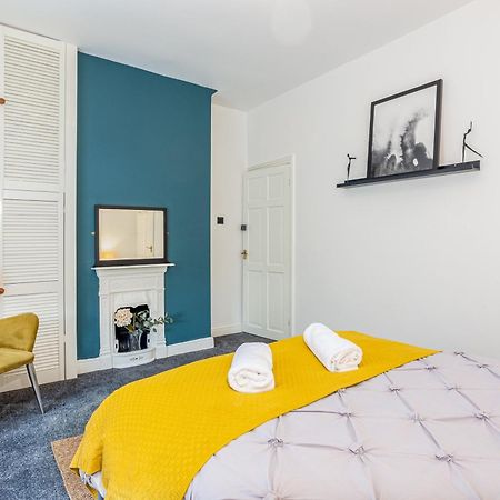 Coronation House By Yourstays - 3 Bedroom House In Newcastle-Under-Lyme Stoke-on-Trent Buitenkant foto