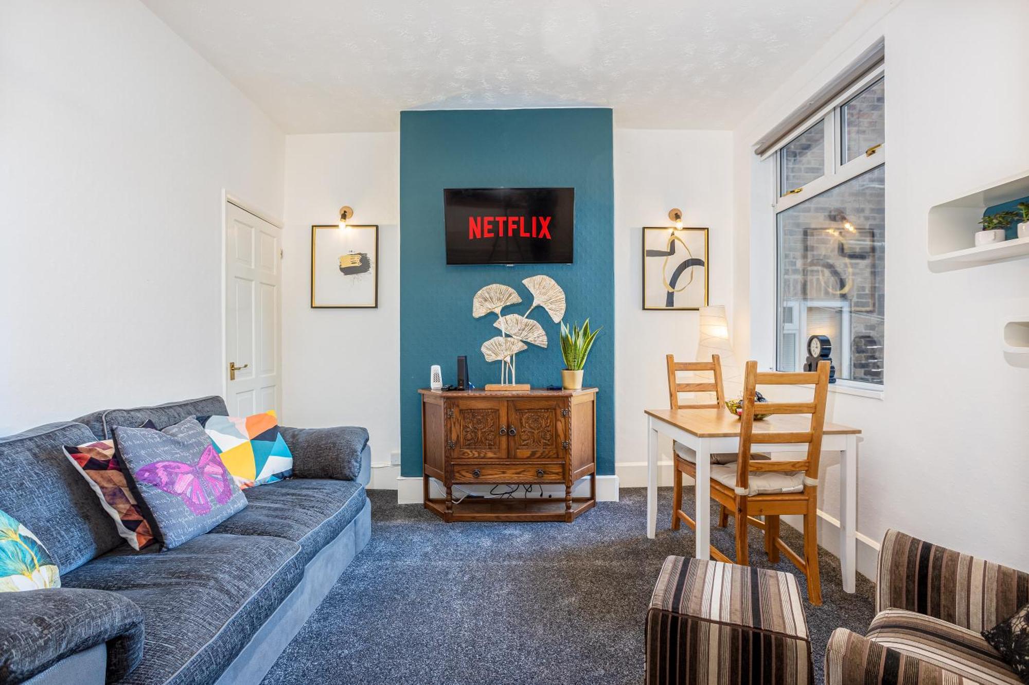 Coronation House By Yourstays - 3 Bedroom House In Newcastle-Under-Lyme Stoke-on-Trent Buitenkant foto