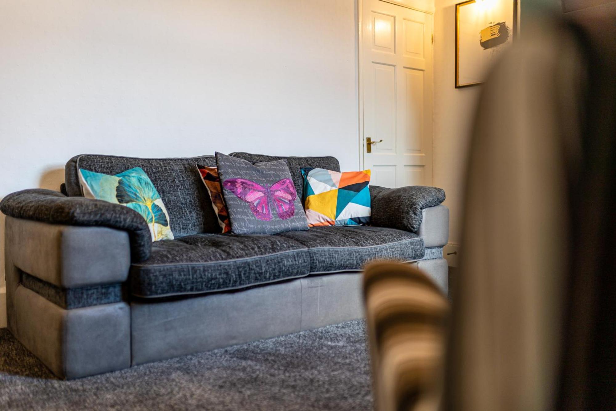 Coronation House By Yourstays - 3 Bedroom House In Newcastle-Under-Lyme Stoke-on-Trent Buitenkant foto