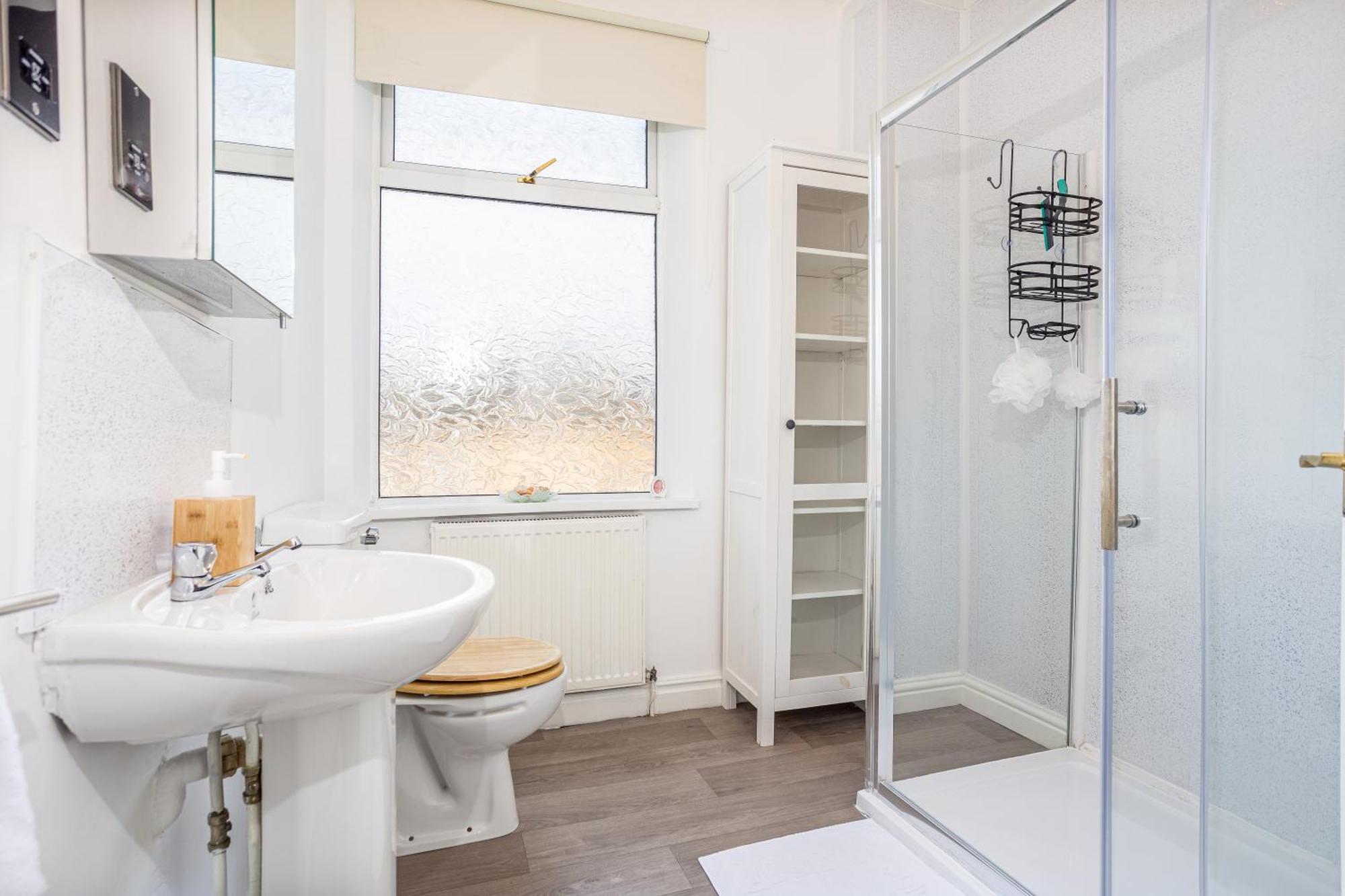 Coronation House By Yourstays - 3 Bedroom House In Newcastle-Under-Lyme Stoke-on-Trent Buitenkant foto