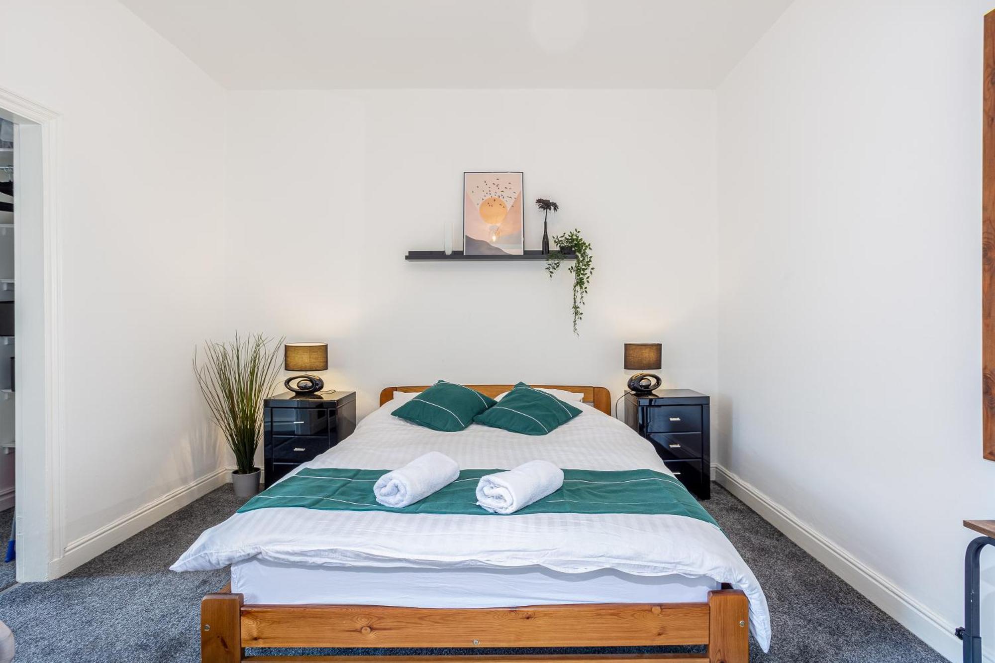 Coronation House By Yourstays - 3 Bedroom House In Newcastle-Under-Lyme Stoke-on-Trent Buitenkant foto