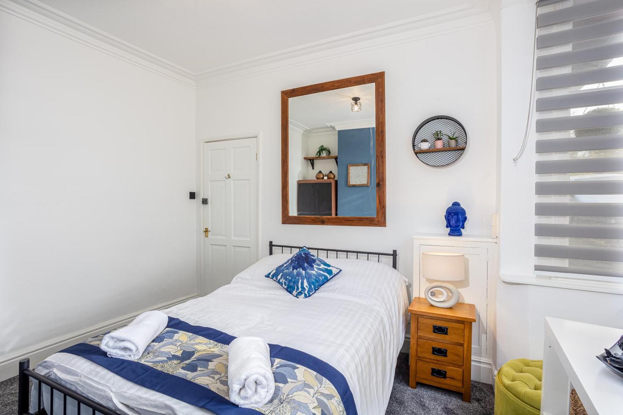 Coronation House By Yourstays - 3 Bedroom House In Newcastle-Under-Lyme Stoke-on-Trent Buitenkant foto