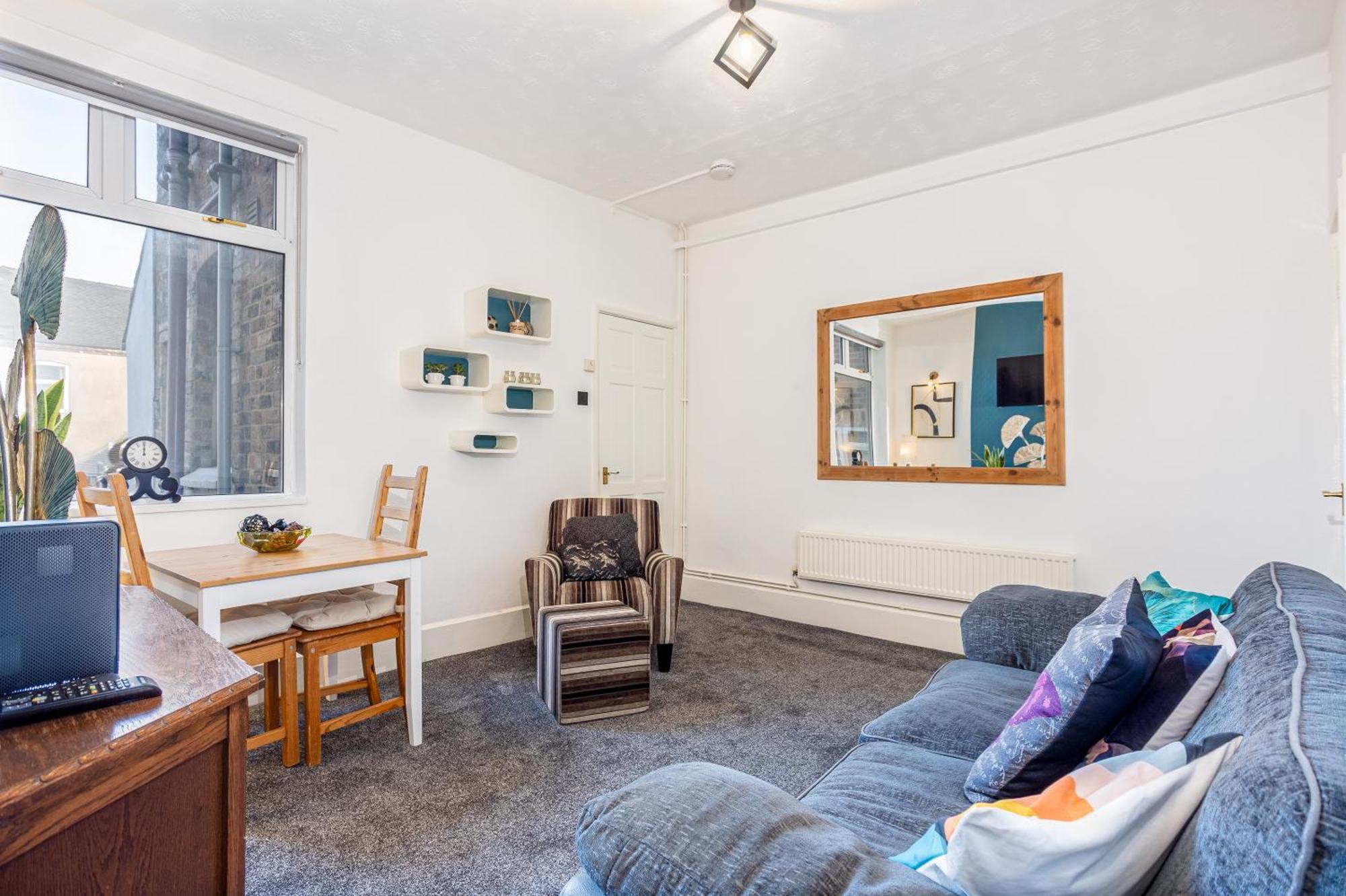 Coronation House By Yourstays - 3 Bedroom House In Newcastle-Under-Lyme Stoke-on-Trent Buitenkant foto