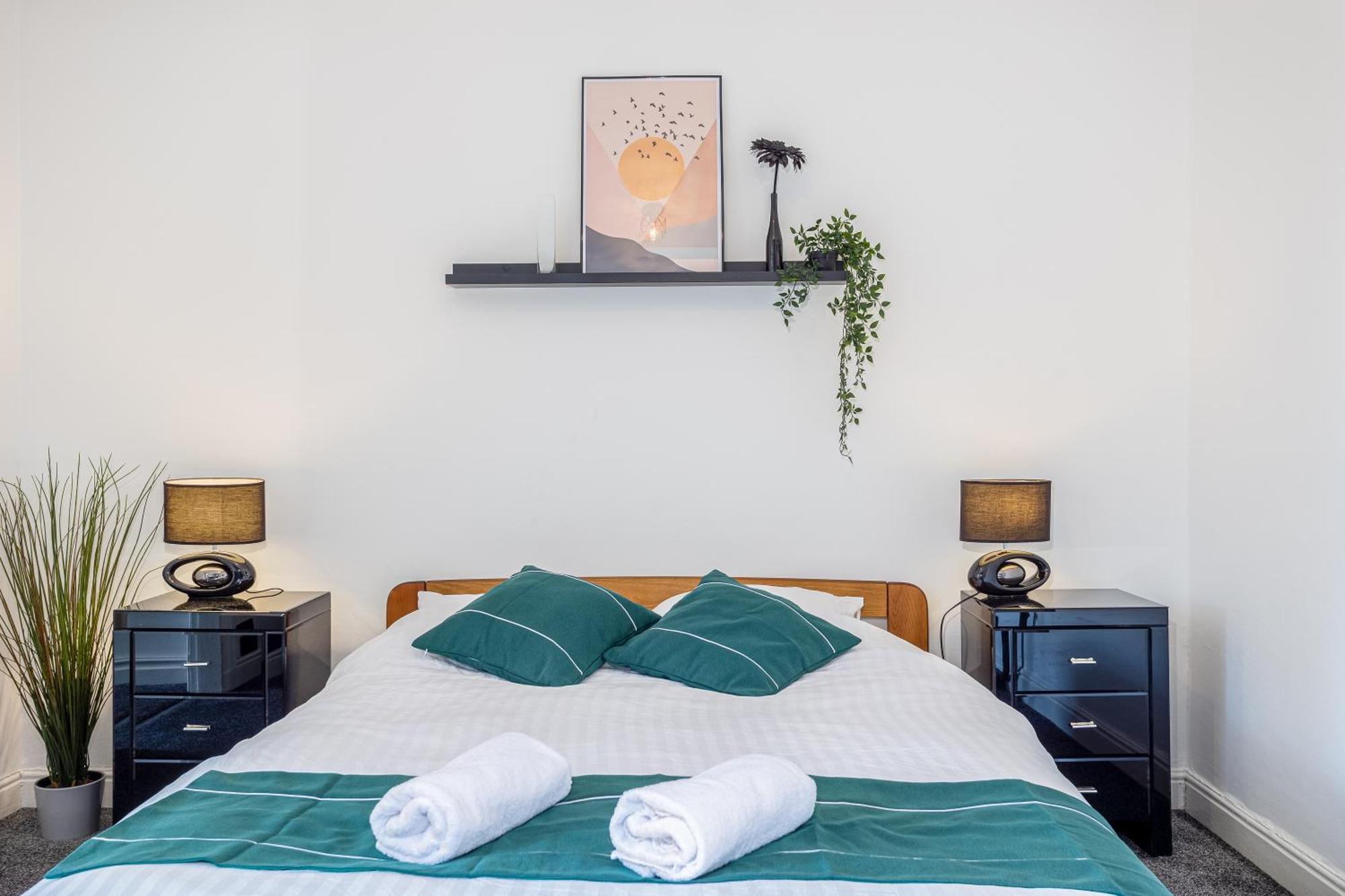 Coronation House By Yourstays - 3 Bedroom House In Newcastle-Under-Lyme Stoke-on-Trent Buitenkant foto